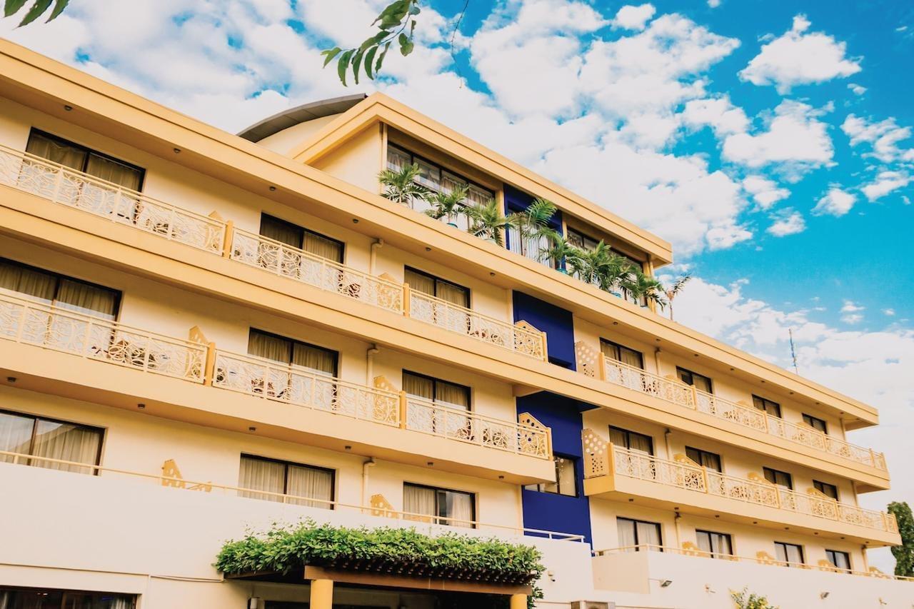 Peninsula 4*