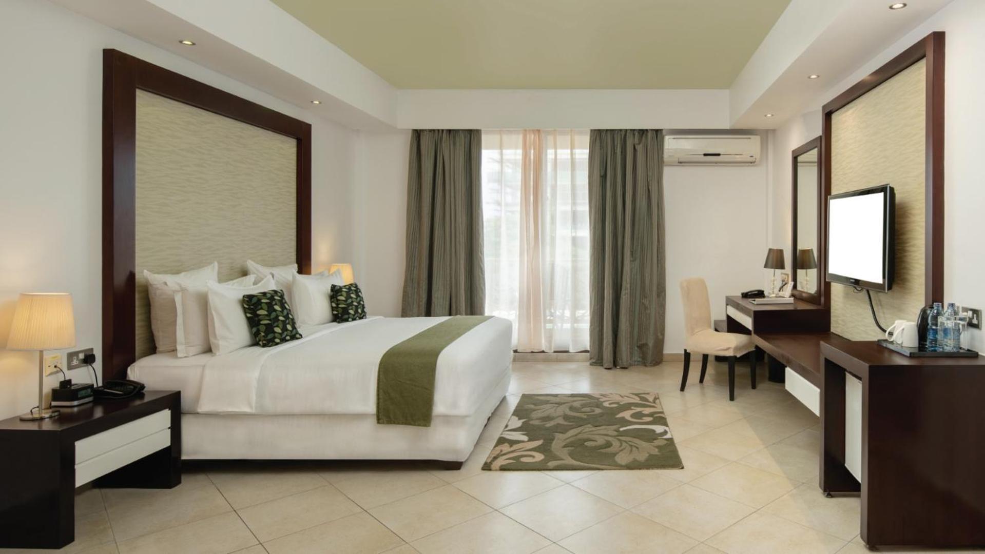 Готель Peninsula 4*