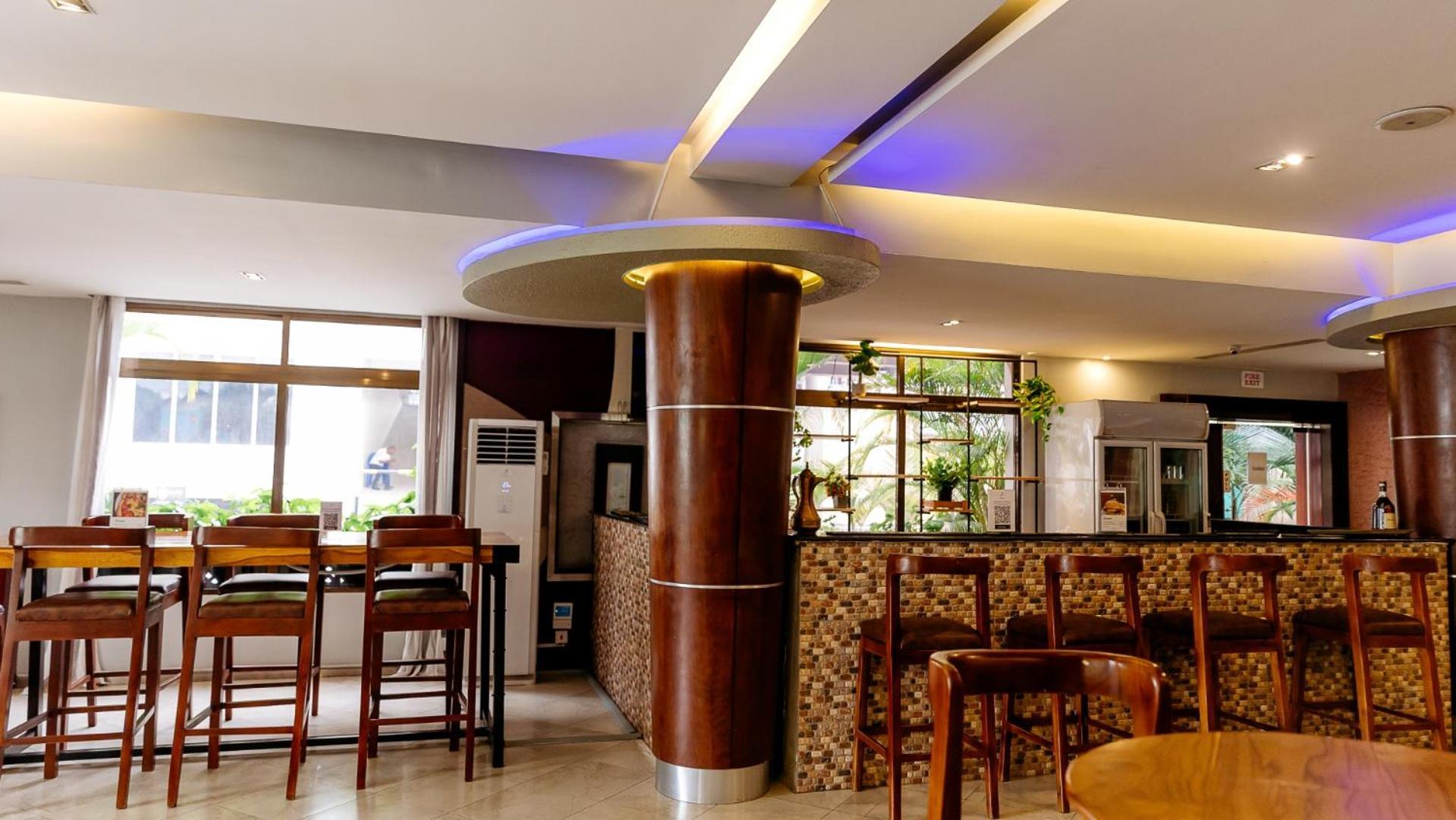 Peninsula 4* Дар-ес-Салам