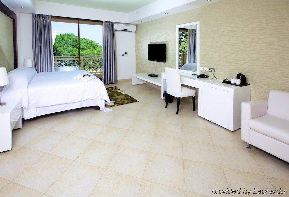Peninsula 4* Дар-ес-Салам
